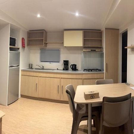 Mobil-Home 6 Personnes Chez Maylia Cadenet Exterior photo
