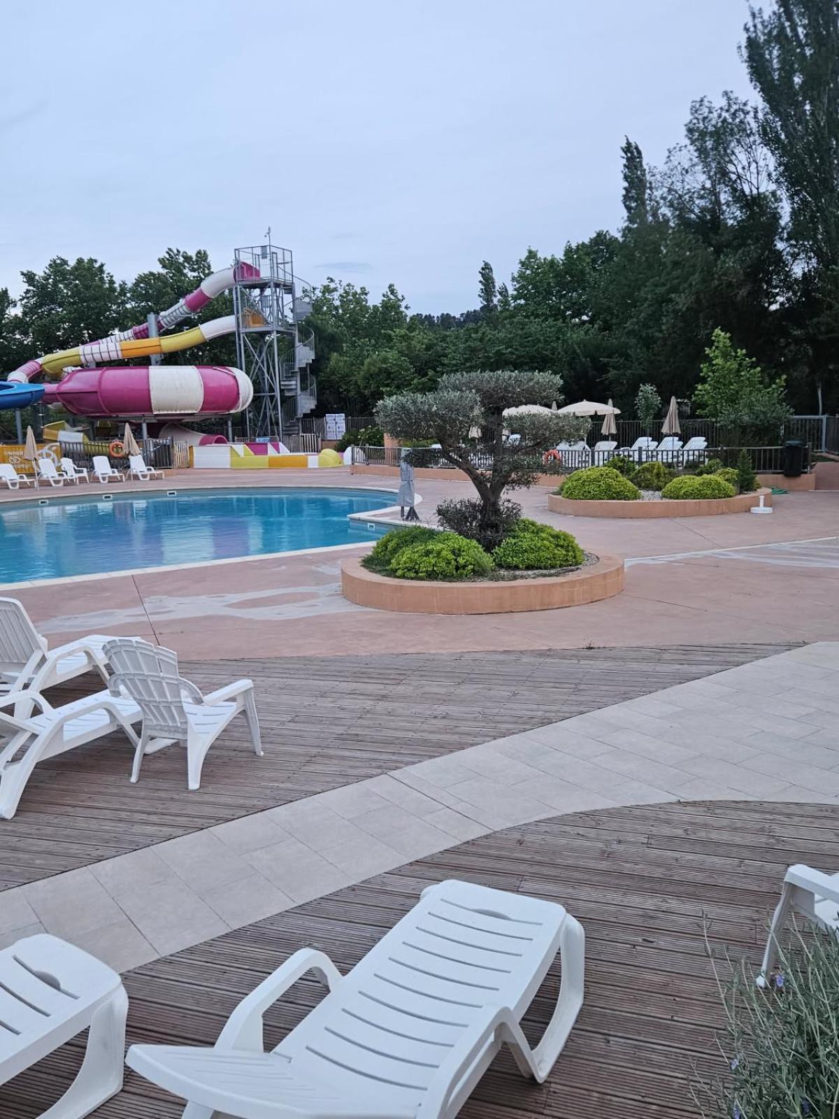 Mobil-Home 6 Personnes Chez Maylia Cadenet Exterior photo