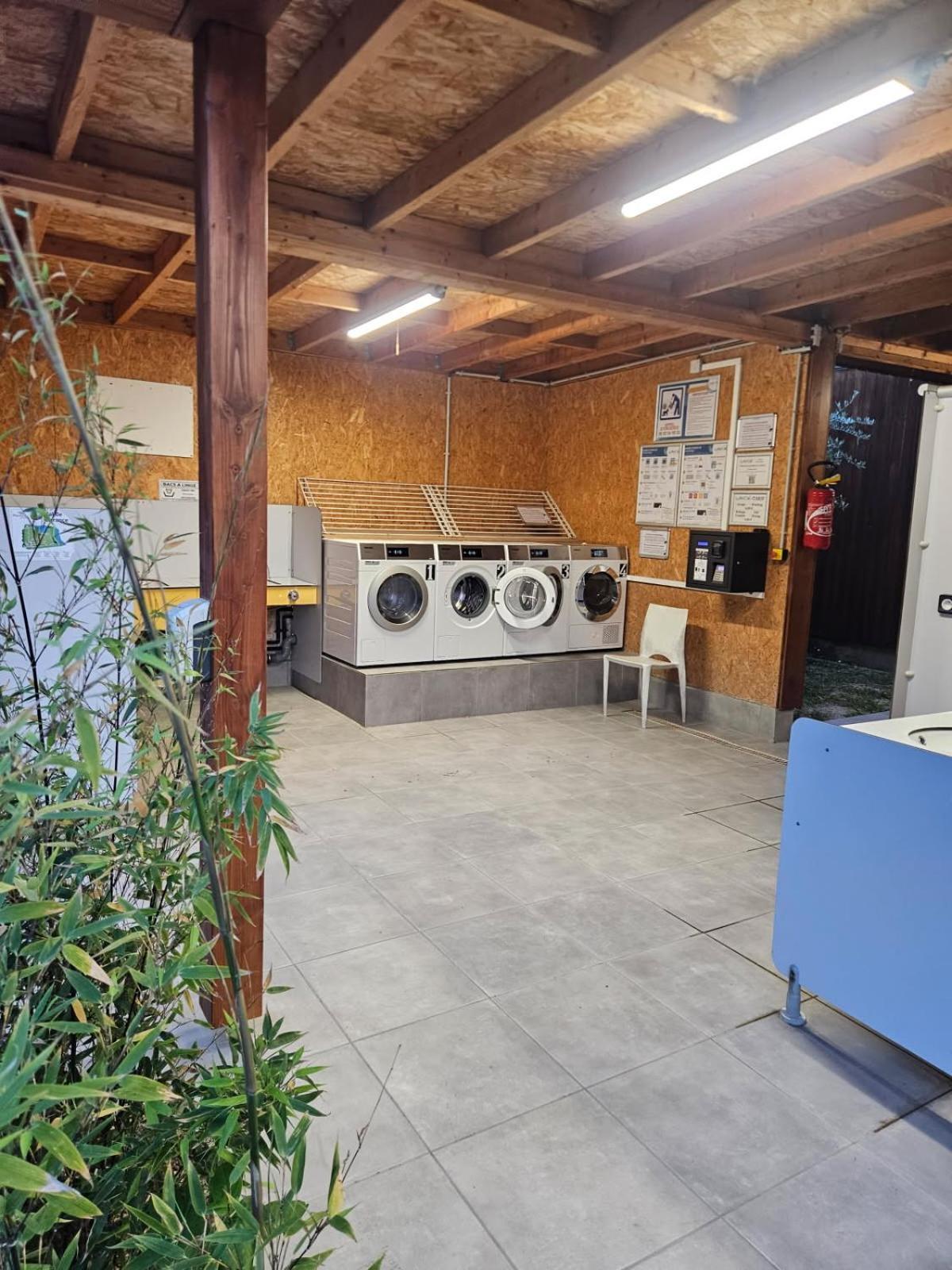 Mobil-Home 6 Personnes Chez Maylia Cadenet Exterior photo