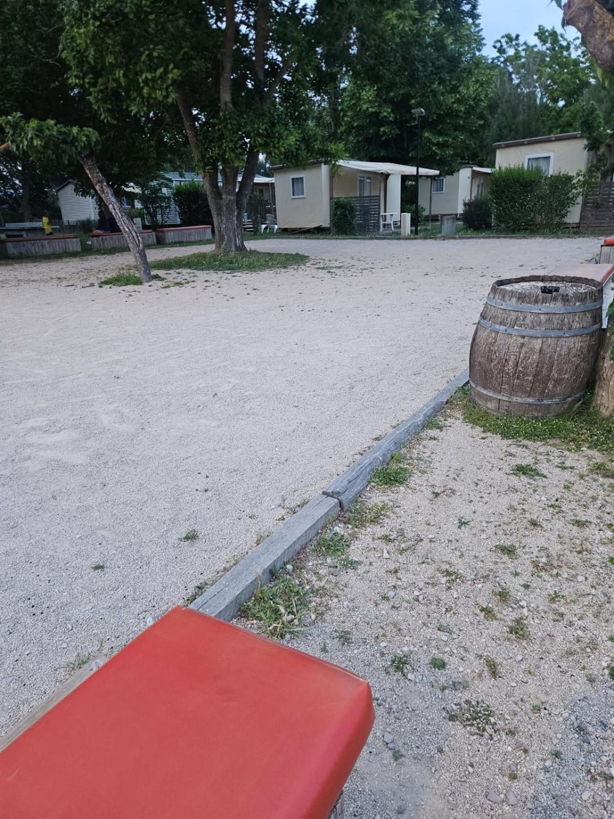 Mobil-Home 6 Personnes Chez Maylia Cadenet Exterior photo