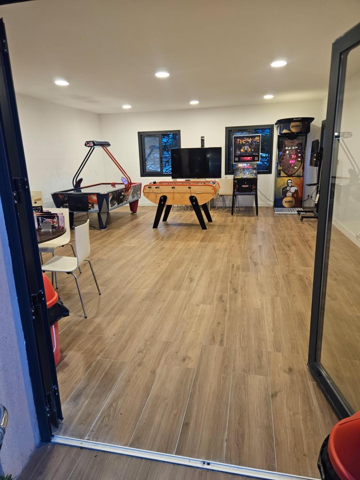 Mobil-Home 6 Personnes Chez Maylia Cadenet Exterior photo