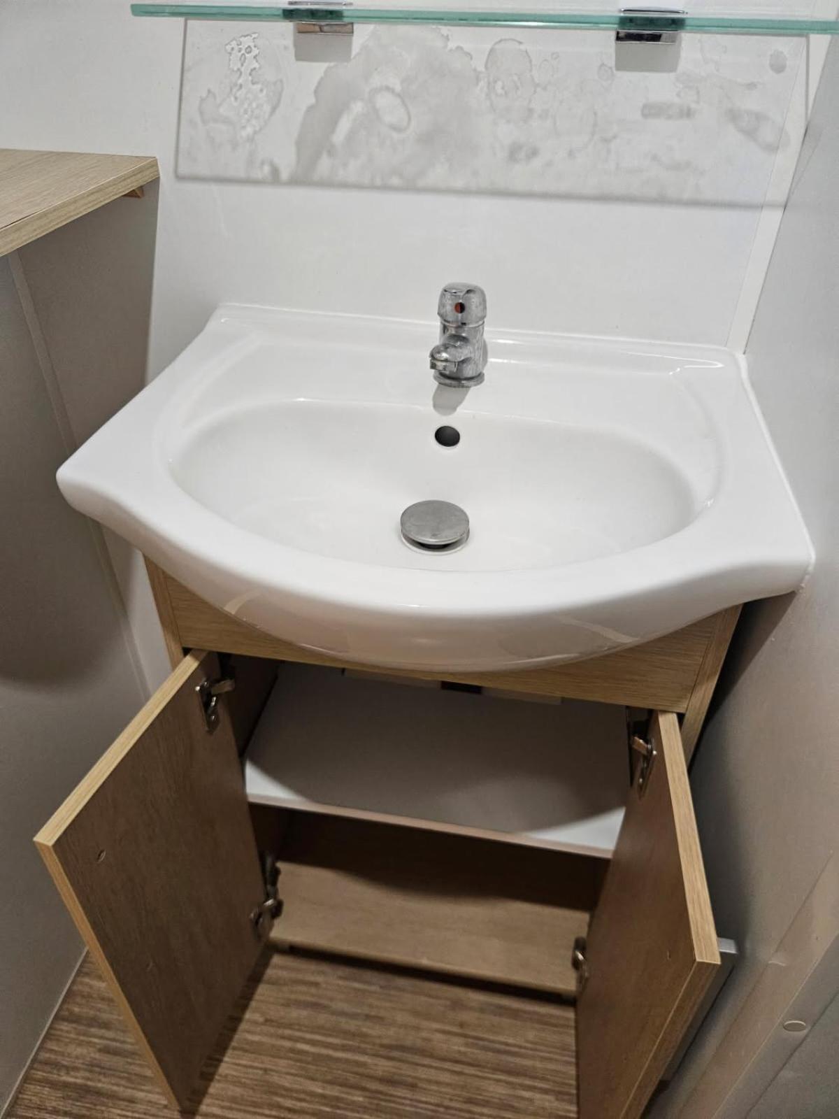 Mobil-Home 6 Personnes Chez Maylia Cadenet Exterior photo