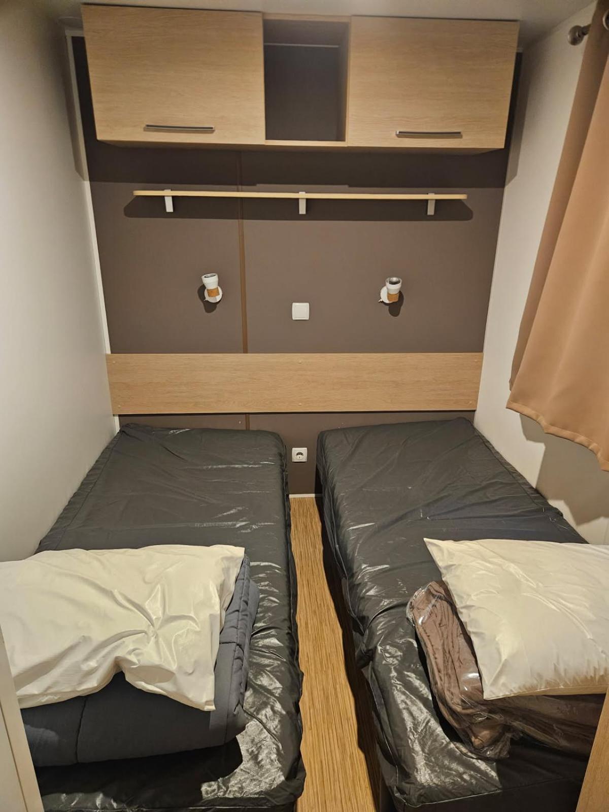 Mobil-Home 6 Personnes Chez Maylia Cadenet Exterior photo
