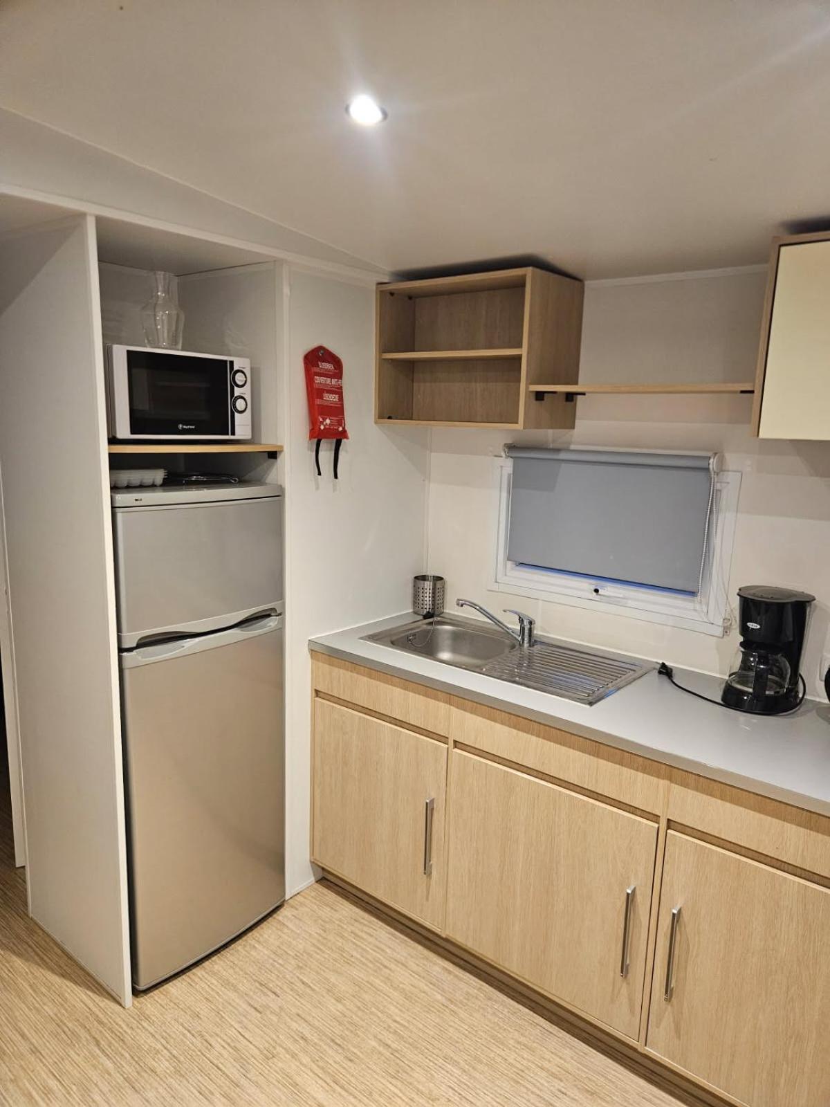 Mobil-Home 6 Personnes Chez Maylia Cadenet Exterior photo
